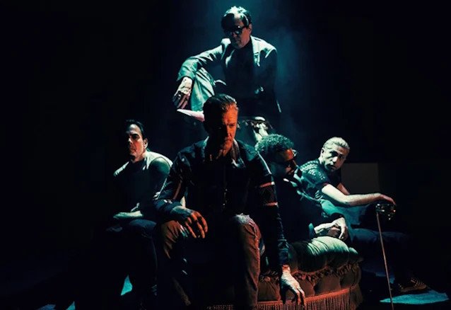 Queens of the Stone Age — Queens of the Stone Age Debut 'Where The Goth Girls At?' Music Video